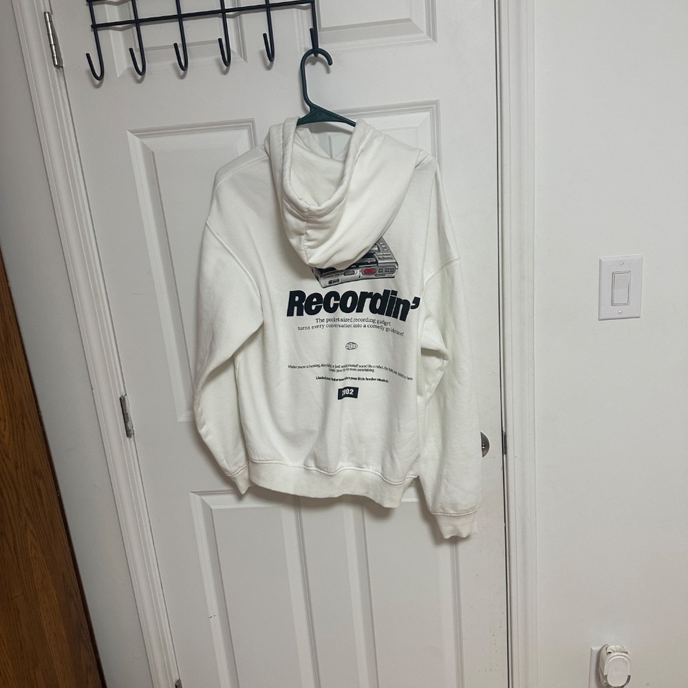 White pullover - Picture 5 of 6
